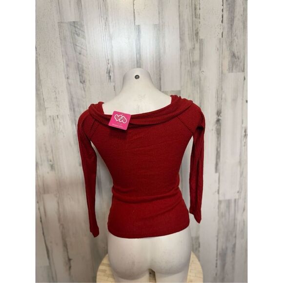 Red long sleeve top - Picture 6 of 8